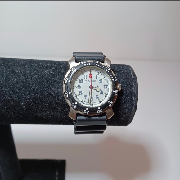 Vintage Swiss Army Victorinox Date Rotate Dial Ruber Band Watch New Batt L4 - Picture 3 of 7